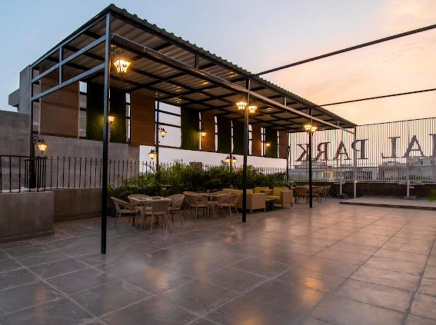 Hotel Imperial Park Sector 45 Gurgaon Dış mekan fotoğraf