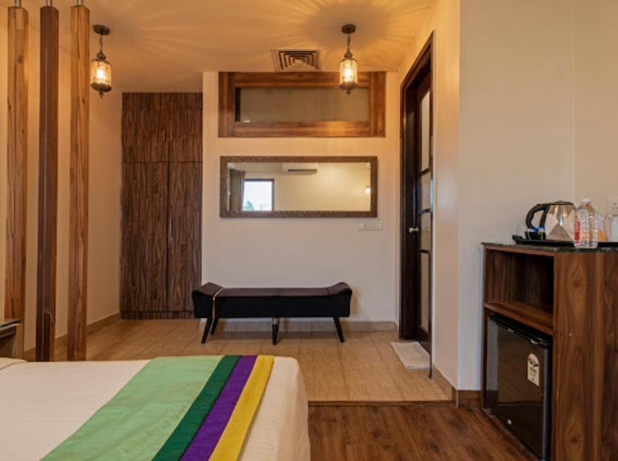 Hotel Imperial Park Sector 45 Gurgaon Dış mekan fotoğraf