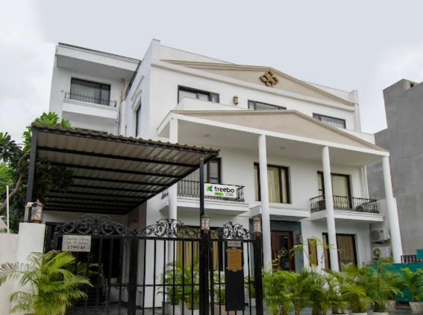 Hotel Imperial Park Sector 45 Gurgaon Dış mekan fotoğraf